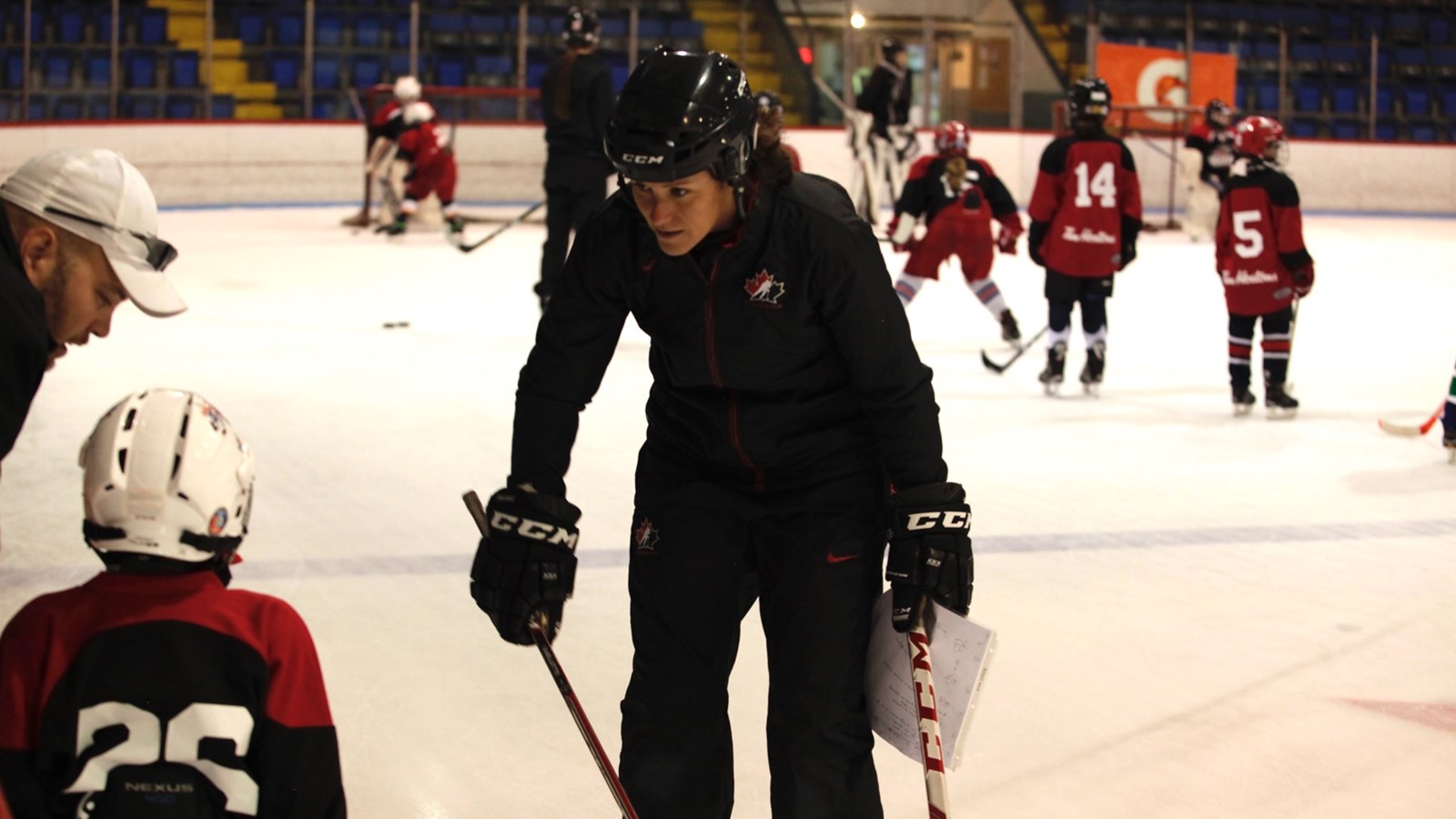 Marie-Philip Poulin : une athlète impliquée auprès des hockeyeuses de demain