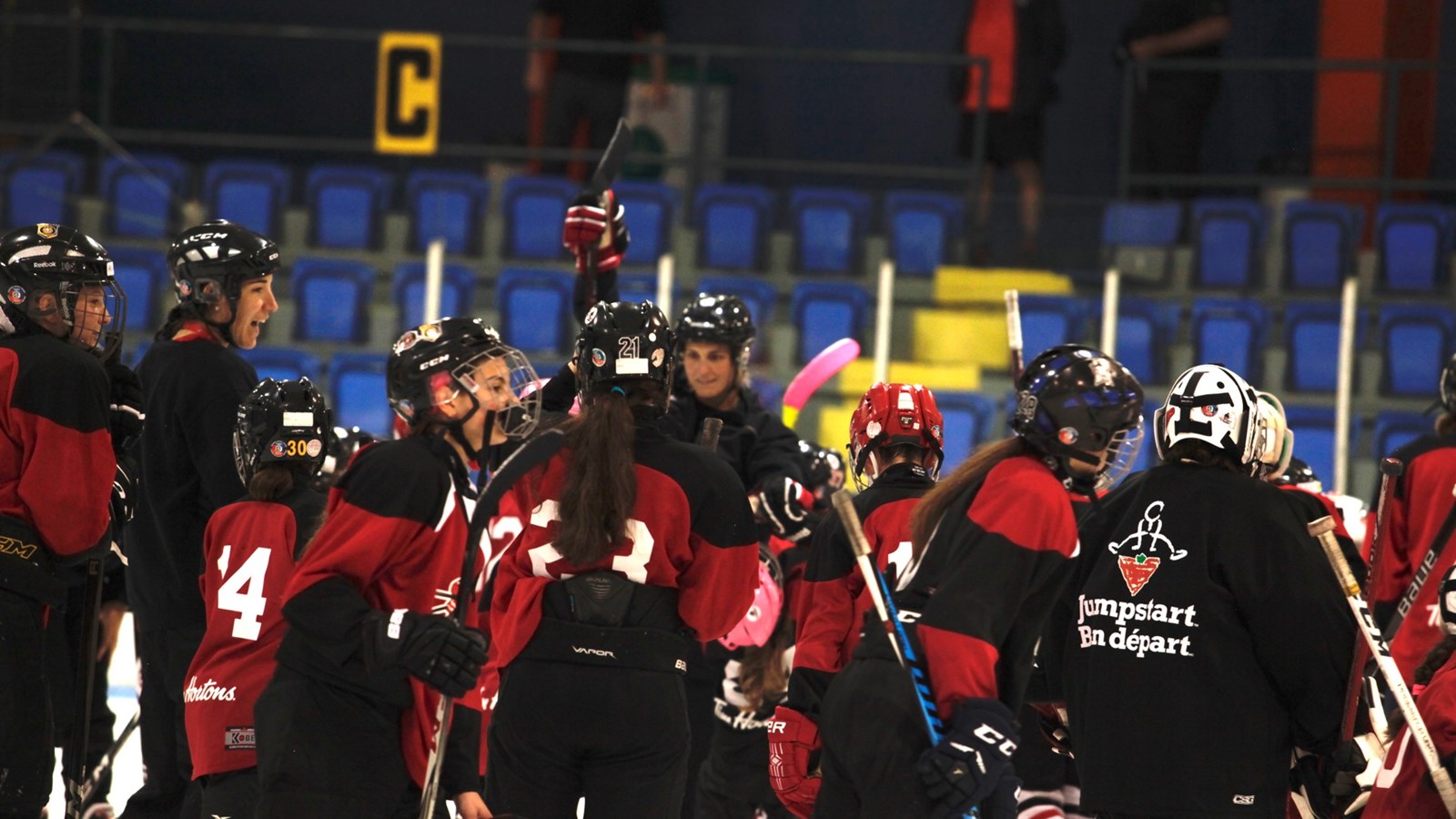 Marie-Philip Poulin : une athlète impliquée auprès des hockeyeuses de demain