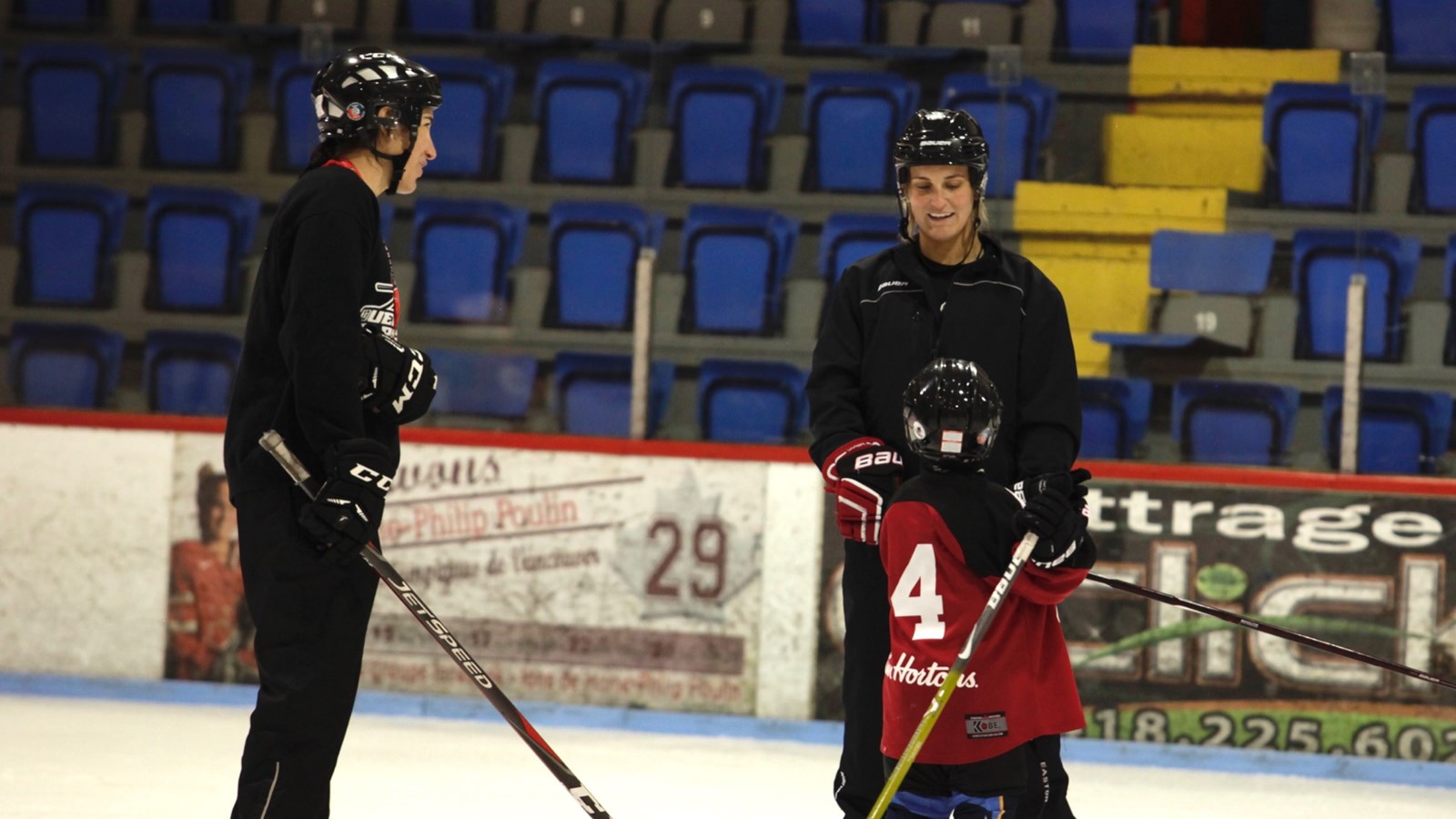 Marie-Philip Poulin : une athlète impliquée auprès des hockeyeuses de demain