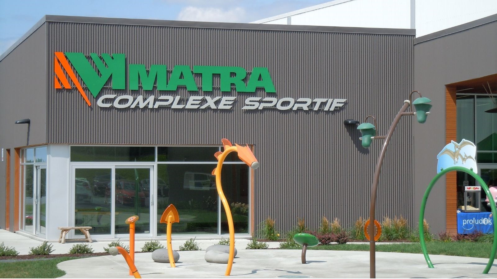 Vente de garage communautaire au Complexe sportif Matra à Saint-Martin