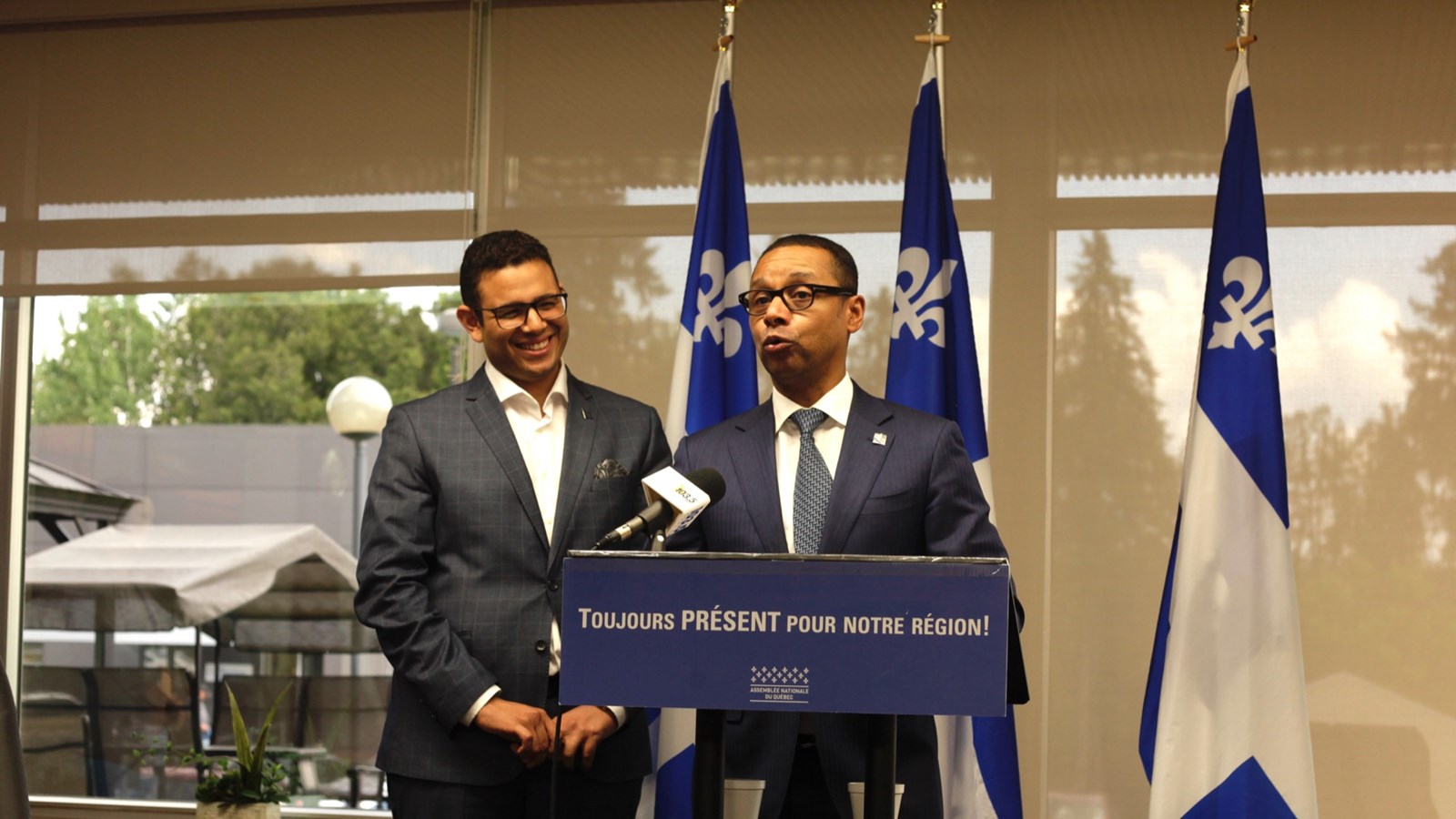 Le député de Beauce-Sud, Samuel Poulin, et le ministre délégué à la Santé et aux Services sociaux, Lionel Carmant 