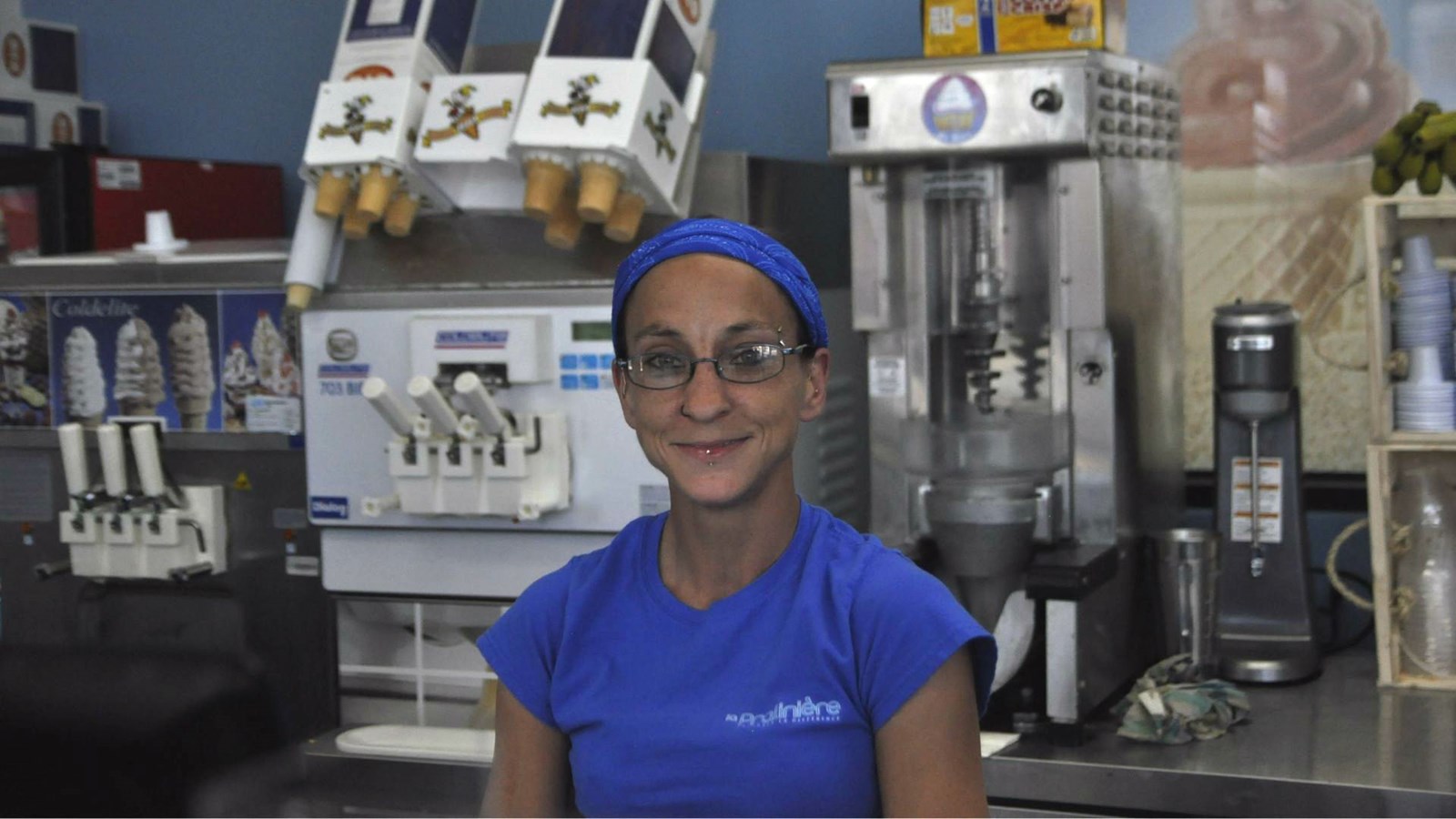 Une des employés de La Pralinière 