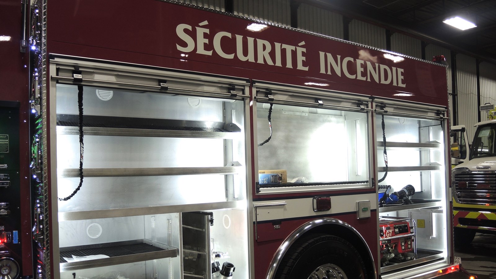 Un nouveau camion autopompe... fabriqué par des pompiers