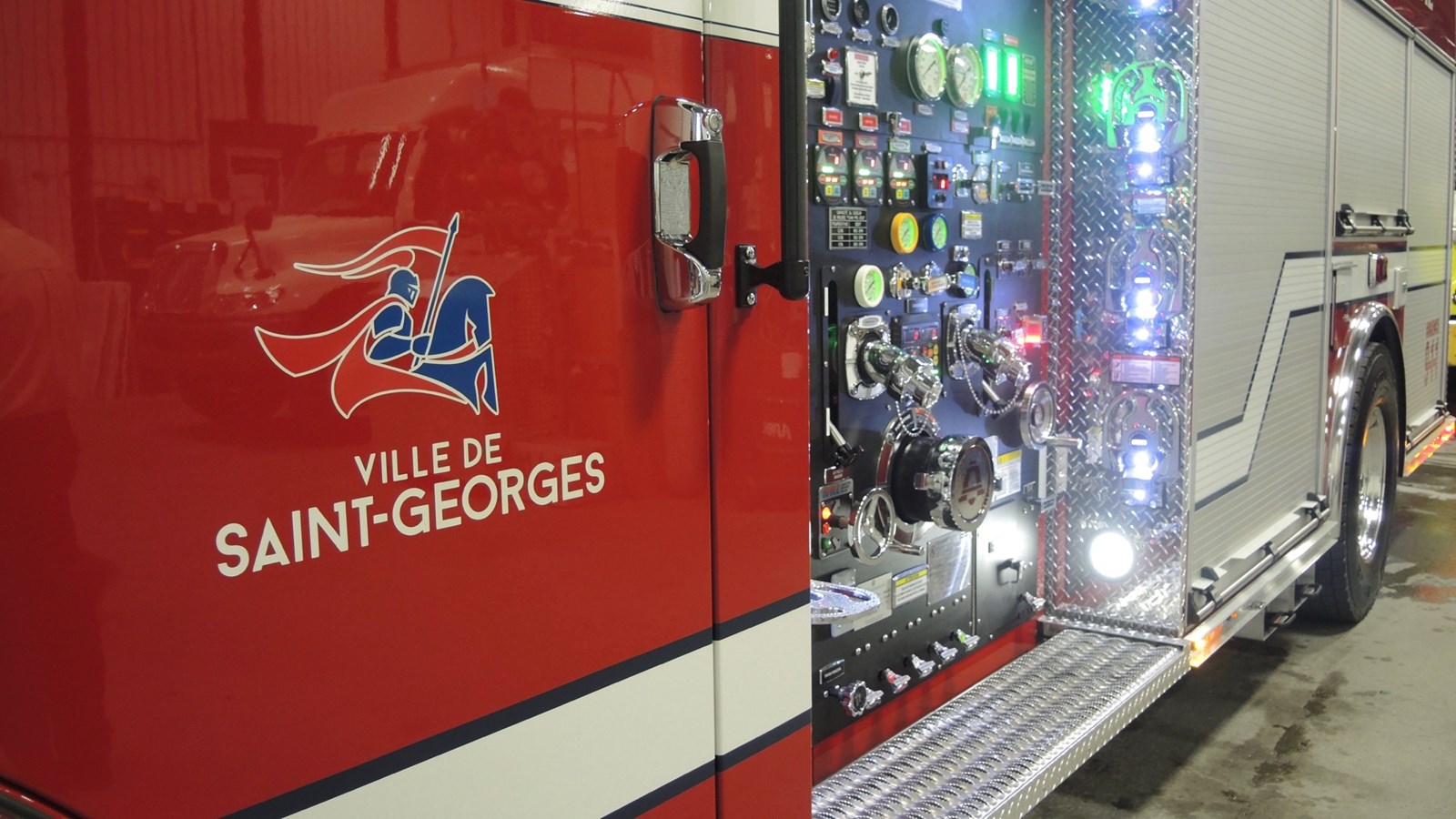 Un nouveau camion autopompe... fabriqué par des pompiers