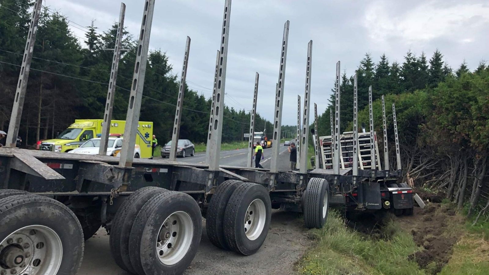 Un accident impliquant une voiture et un camion survient à Saint-Prosper