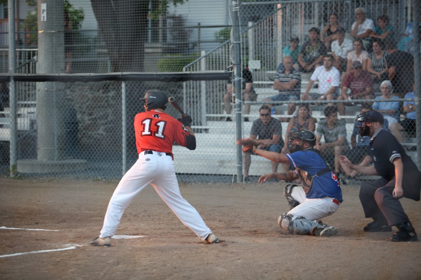 Les Jarrets Noirs remportent le duel beauceron contre le Rover