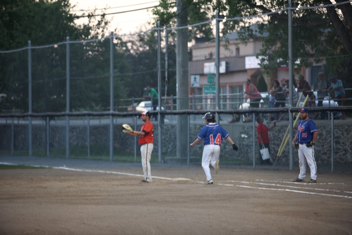 Les Jarrets Noirs remportent le duel beauceron contre le Rover