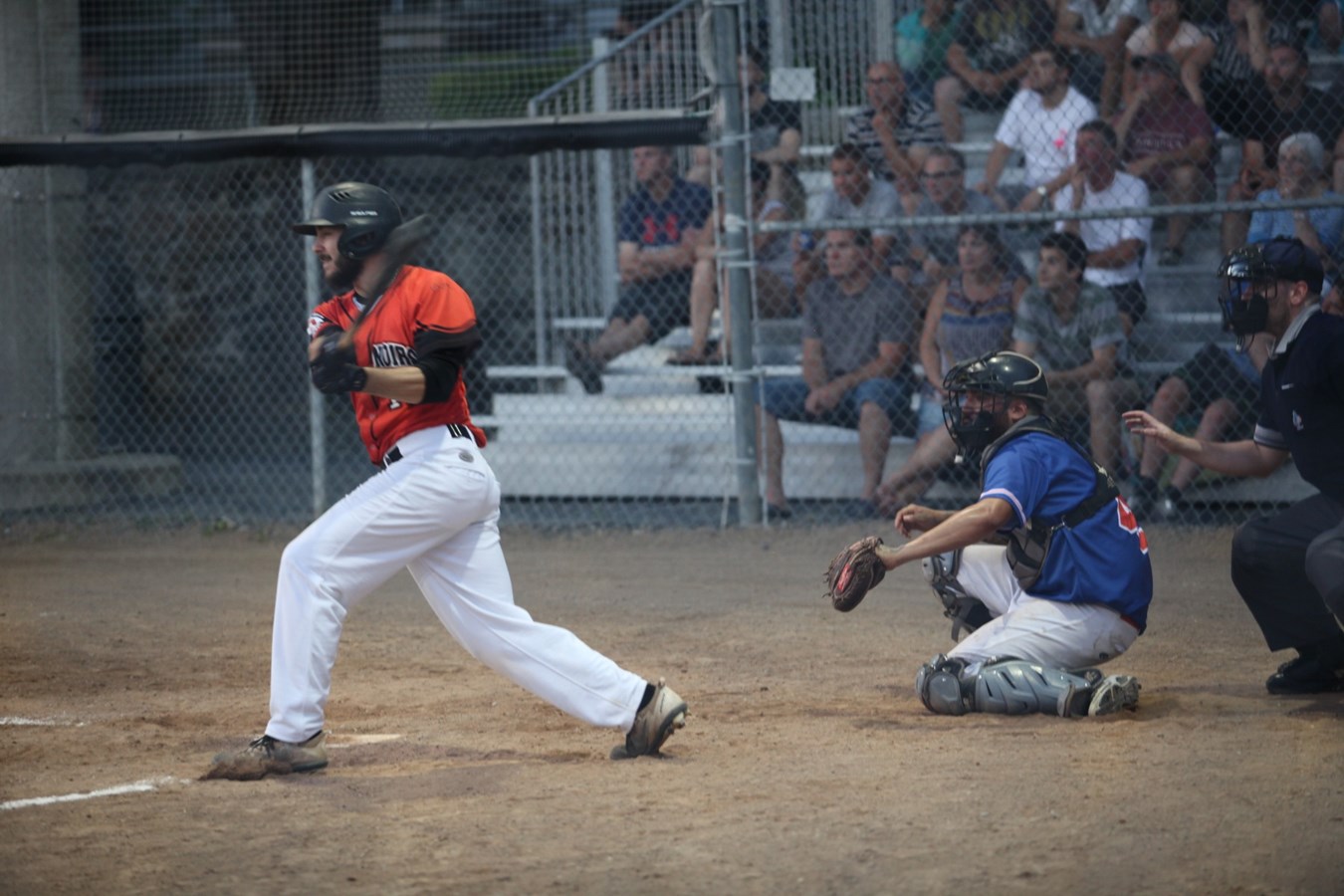 Les Jarrets Noirs remportent le duel beauceron contre le Rover