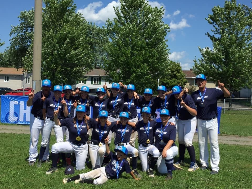 Six Beauceronnes gagnent le Championnat provincial de baseball féminin pee-wee à Laval