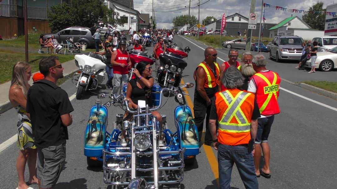 1200 motocyclistes participent au Party Harley du bar Traffic