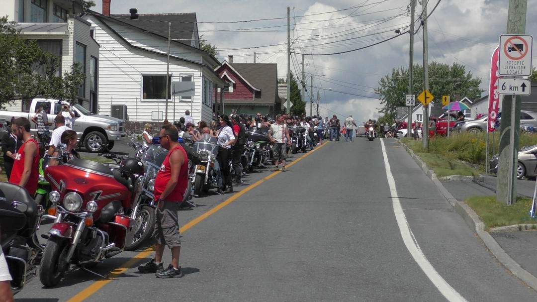 1200 motocyclistes participent au Party Harley du bar Traffic