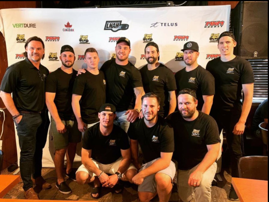 Derrière, Éric Bertrand, Mathieu Nadeau, William Breton, Dave Hamel, Olivier Dallaire, Keven Cloutier, Samuel Blanchet. À l'avant, Yannick Tifu, Raphaël Girard et Alexandre Demers.