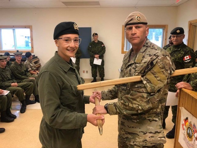 L'adjudant-chef a également reçu le grade d’adjudant-maître de la compagnie de leadership et défis au Centre d’entrainement des cadets Montagnes rocheuses, en Alberta.