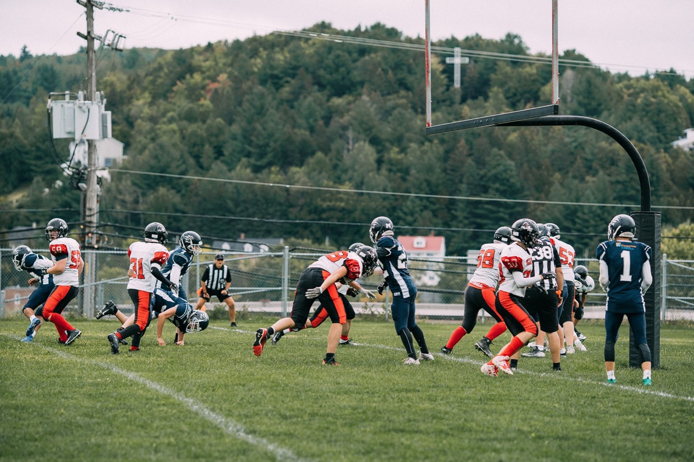 Football : Les Faucons remportent leur premier match de la saison à domicile