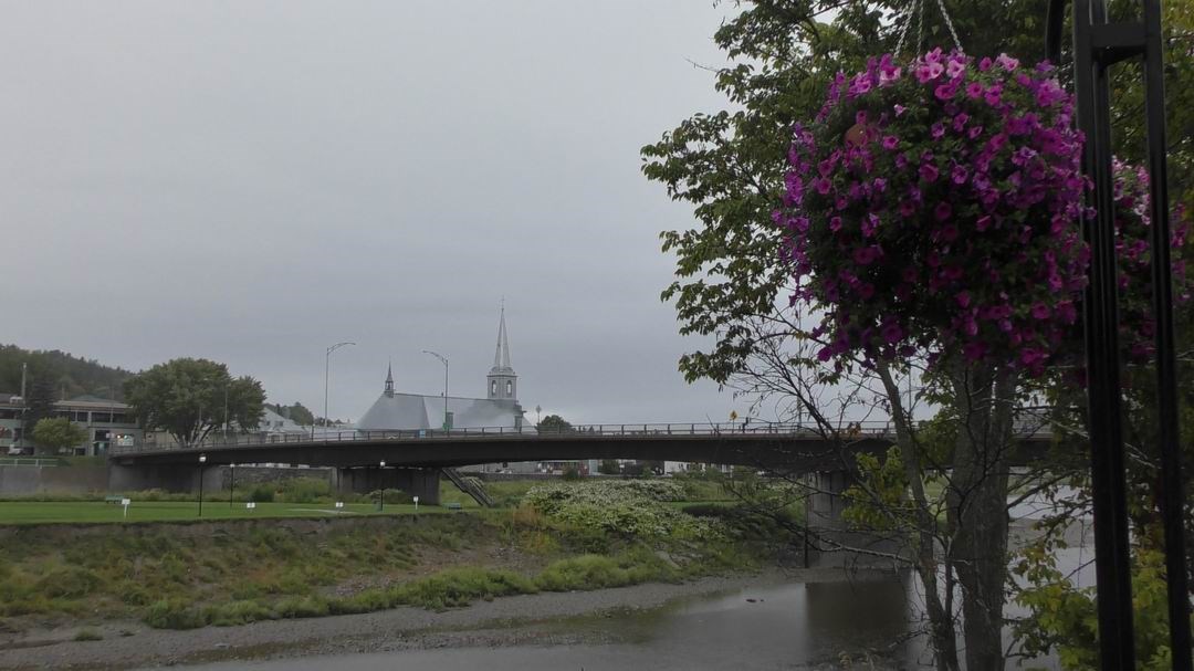 Normand DeLessard présente la dénomination du pont Joseph-Édouard Fortin de Beauceville