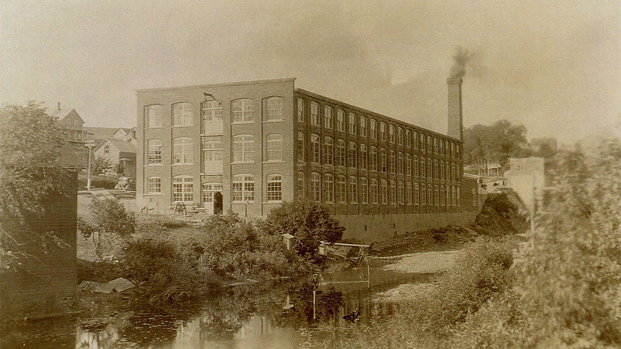 LA MANUFACTURE ST. GEORGE WOOLLEN MILLS LTD