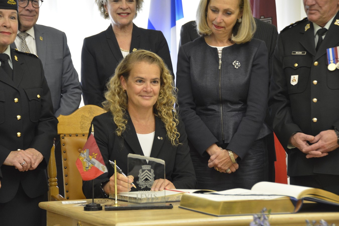 Le Régiment de la Chaudière et son musée reçoivent la gouverneure générale du Canada