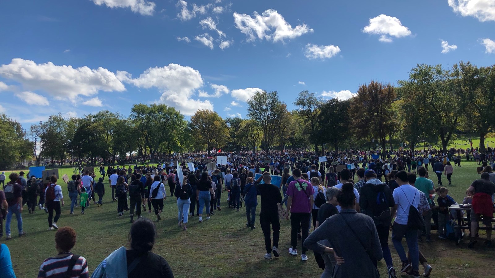 De jeunes Beaucerons s’invitent à la grande marche pour le climat de Montréal