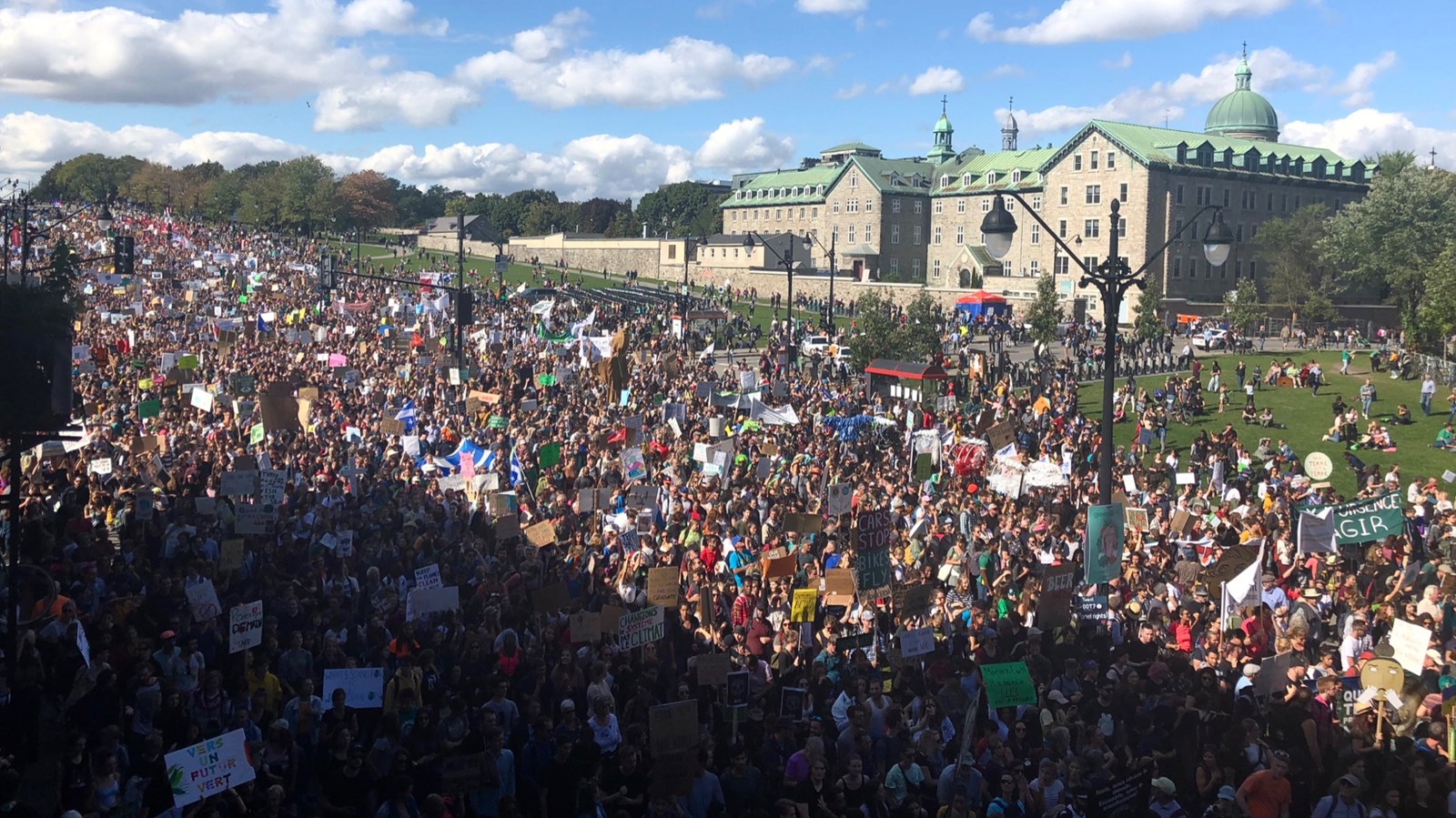 Les organisateurs estiment que plus de 500 000 présentes étaient présentes dans les rues de Montréal.