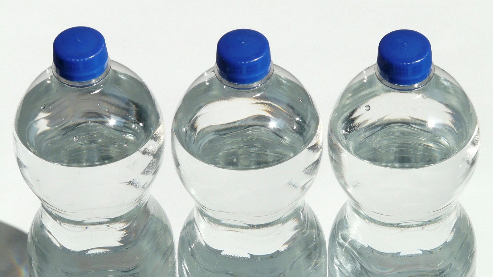 Les pharmacies Familiprix cesseront de vendre des caisses d’eau embouteillée.