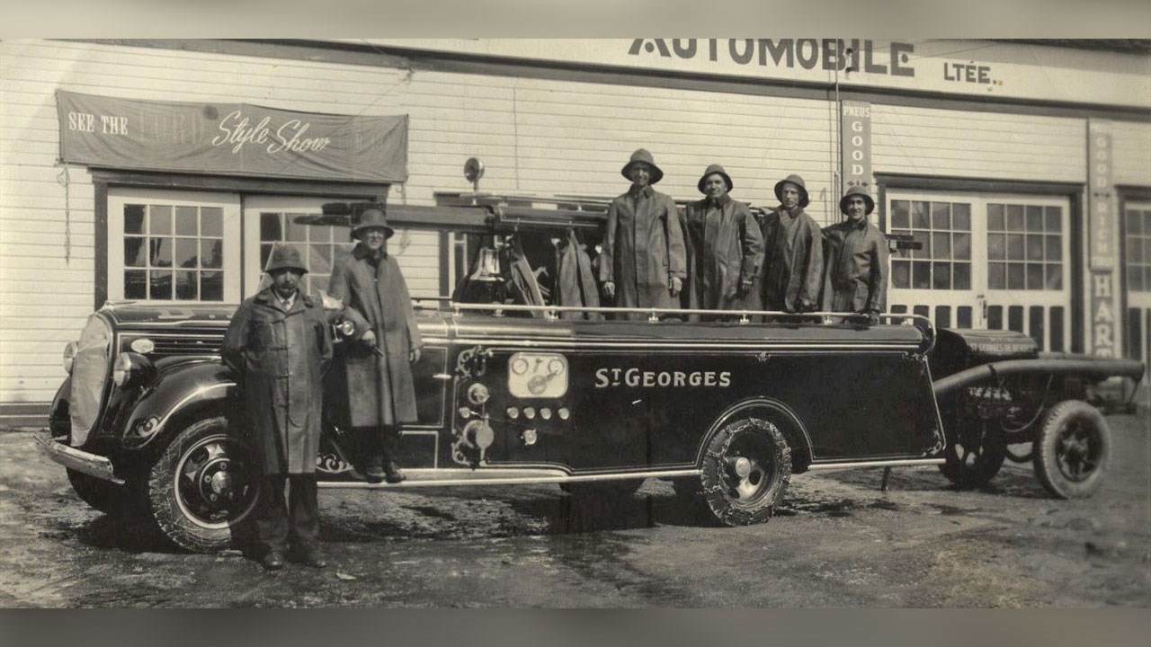 NOS POMPIERS, LEUR CASERNE ET LEURS CAMIONS