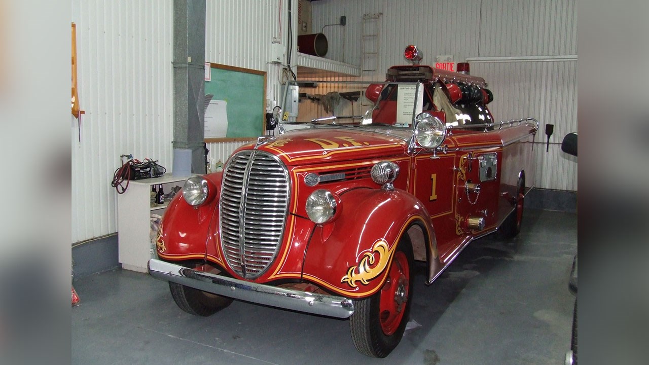 NOS POMPIERS, LEUR CASERNE ET LEURS CAMIONS