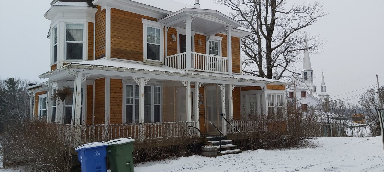 Voici la maison du Domaine Donovan acquise dans la controverse par la municipalité de Saint-Côme. Elle sert actuellement d'hôtel de ville.