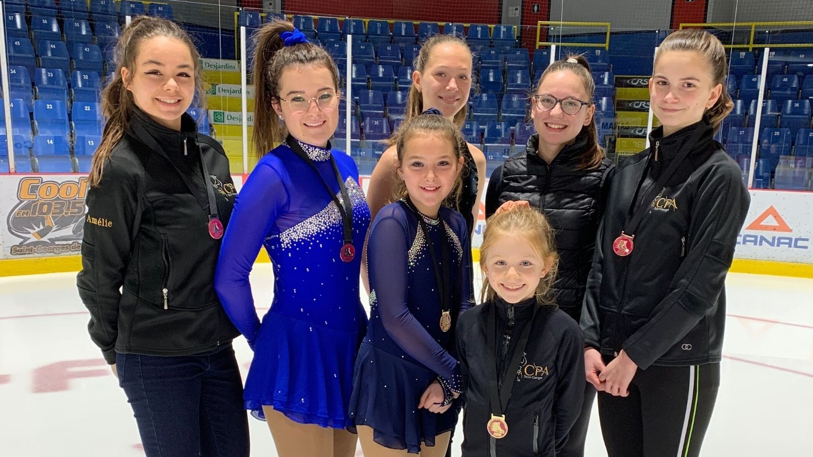 En avant sur la photo : Amélie Létourneau, Laury Bougie, Élody Bougie et Marie-Maxim Bernard. En arrière : Noémie Groleau, Sarah-Michèle Morin et Léa Fortin.