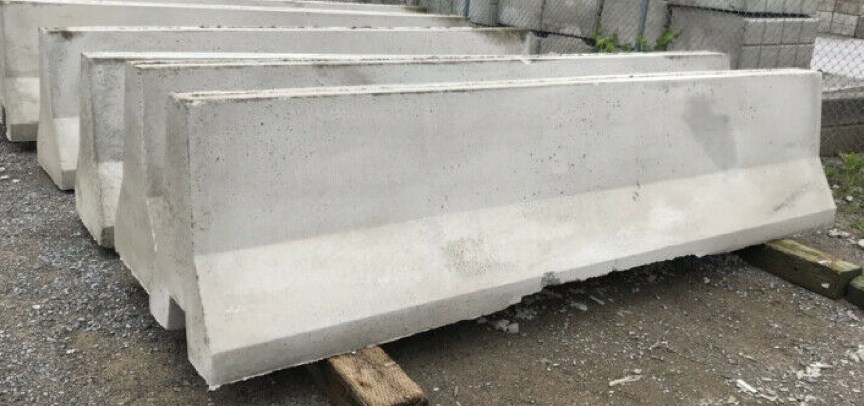 La Ville de Beauceville installera des blocs de béton, qui pourraient être de ce type, pour empêcher les glaces d'envahir le centre-ville.
