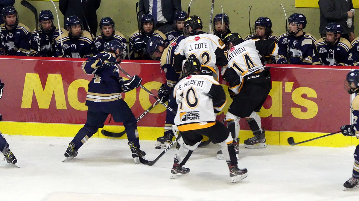 Les Chevaliers subissent un revers de 3-2 face à l’Albatros