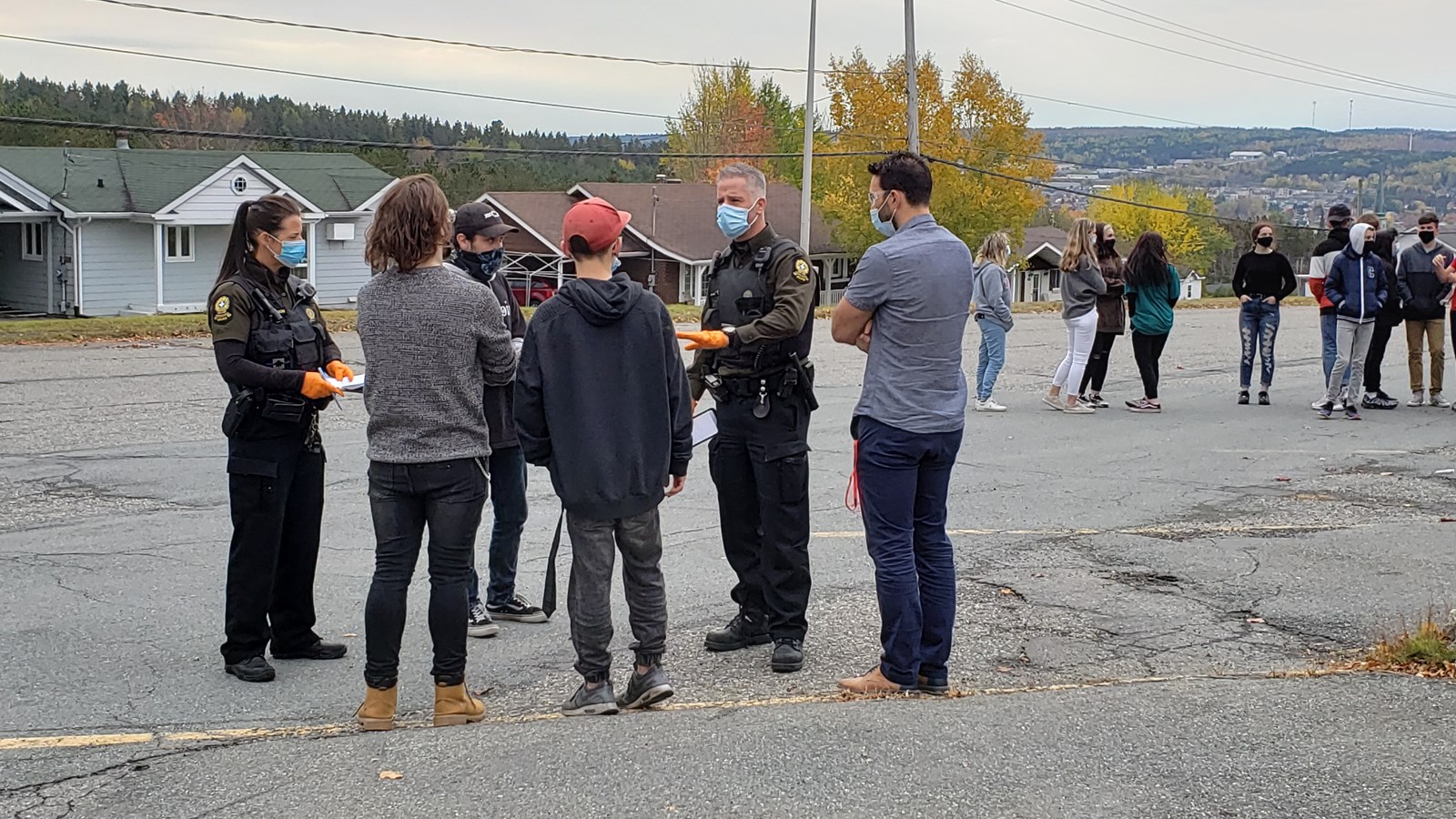Une cinquantaine d'élèves ont manifesté contre les nouvelles mesures sanitaires dans le réseau scolaire