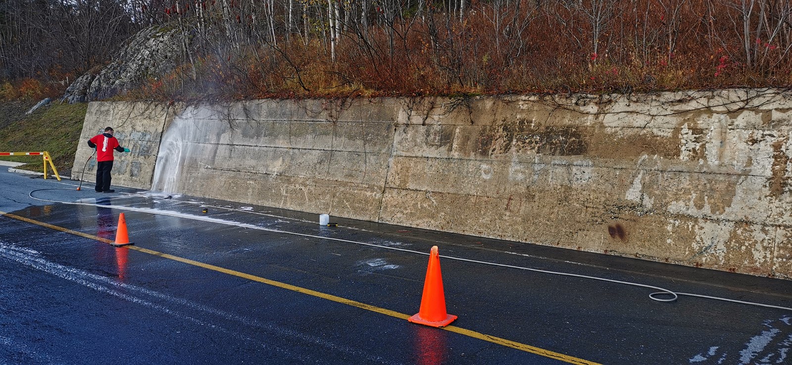 Un graffiti menaçant retiré rapidement au barrage Sartigan
