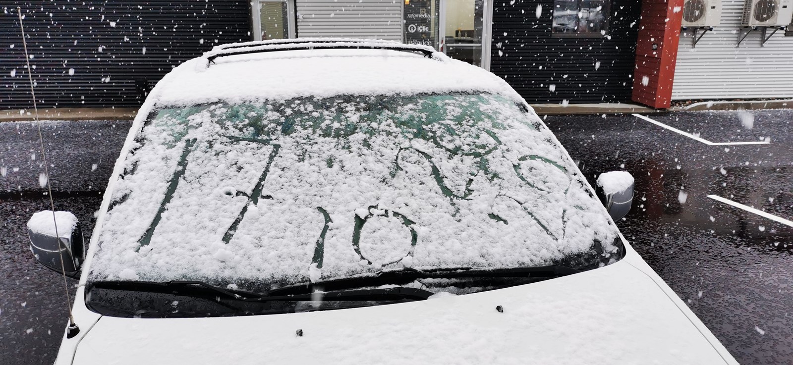 Ah! Comme la neige a neigé!