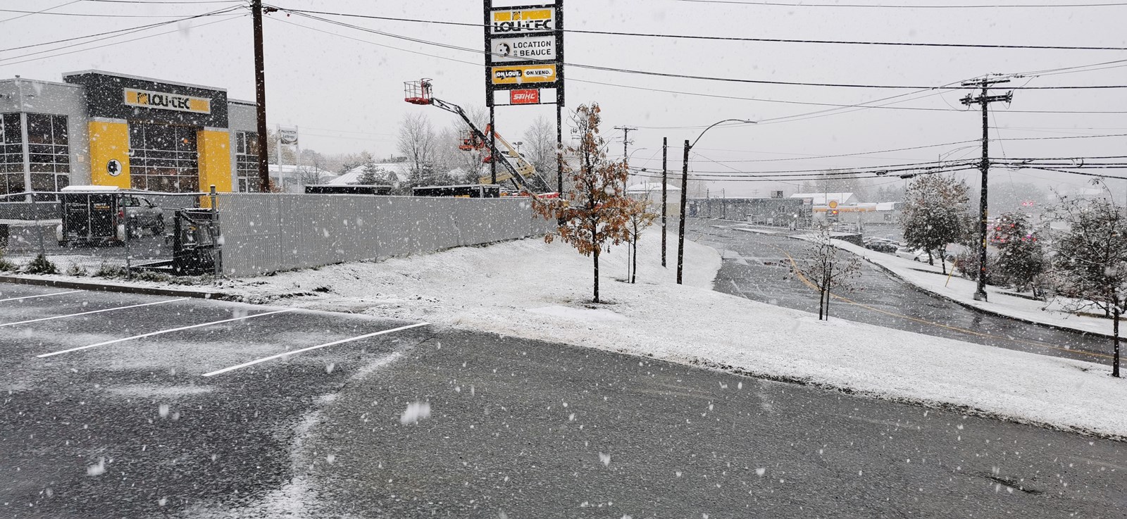 Ah! Comme la neige a neigé!