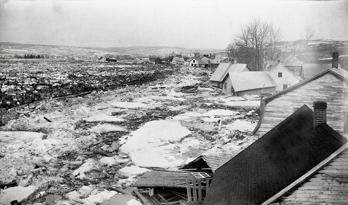EMPILADE DE MAISONS LORS DE LA DÉBÂCLE DE 1896