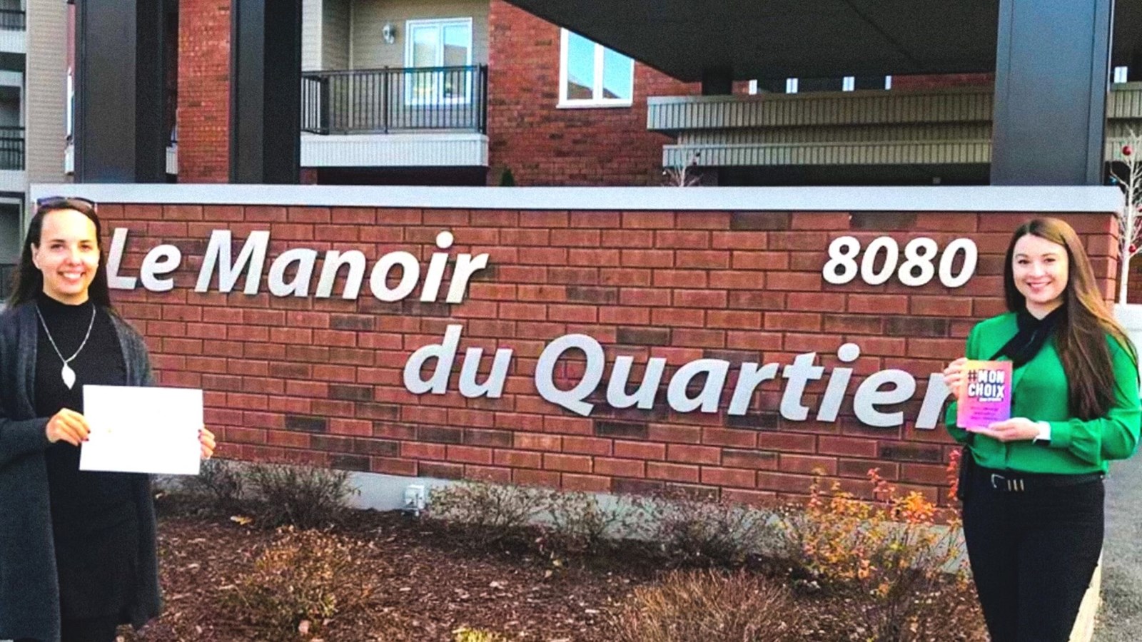 Marilyn Pilotte, intervenante jeunesse Carrefour jeunesse-emploi de Beauce-Sud et Lany Fortin, responsable des ressources humaines au Manoir du Quartier.