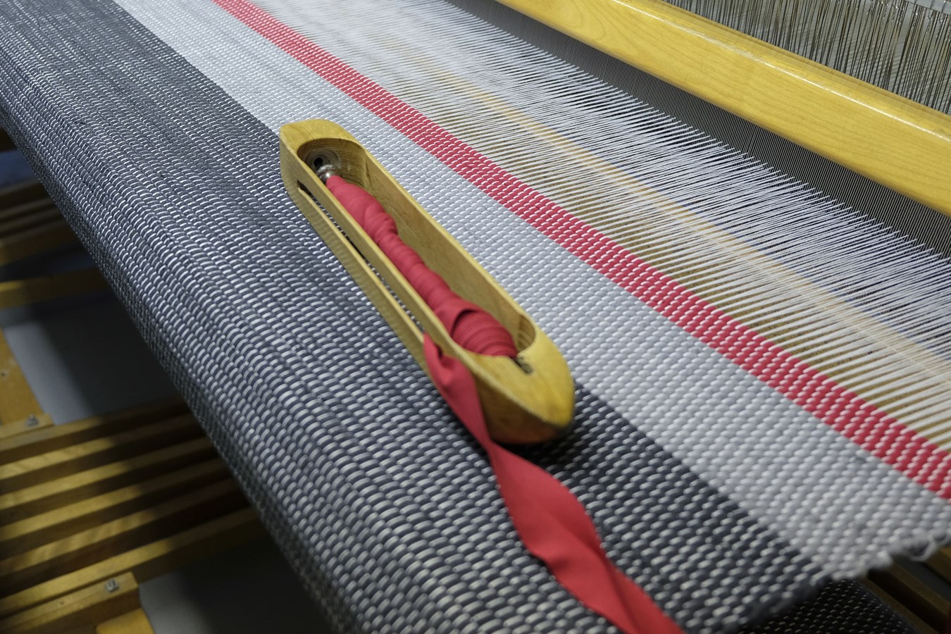 Des couvertures et des tapis tissés avec des rebuts textiles de masque