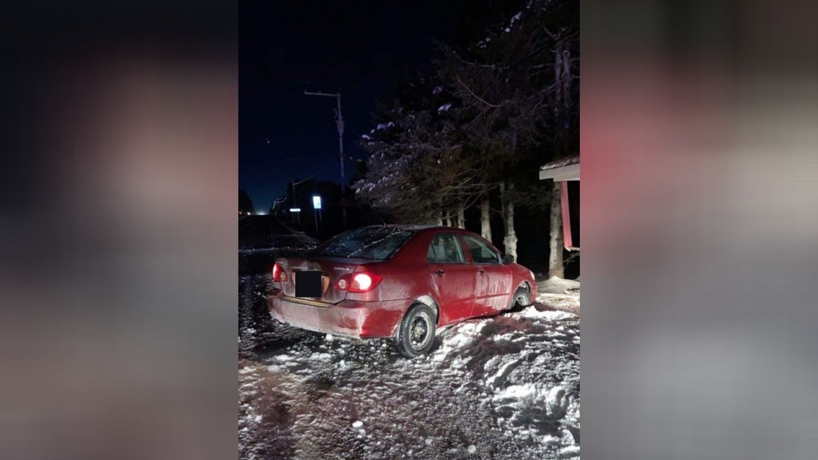 Une automobiliste fait une sortie de route dans la galerie d'une résidence à Sainte-Justine