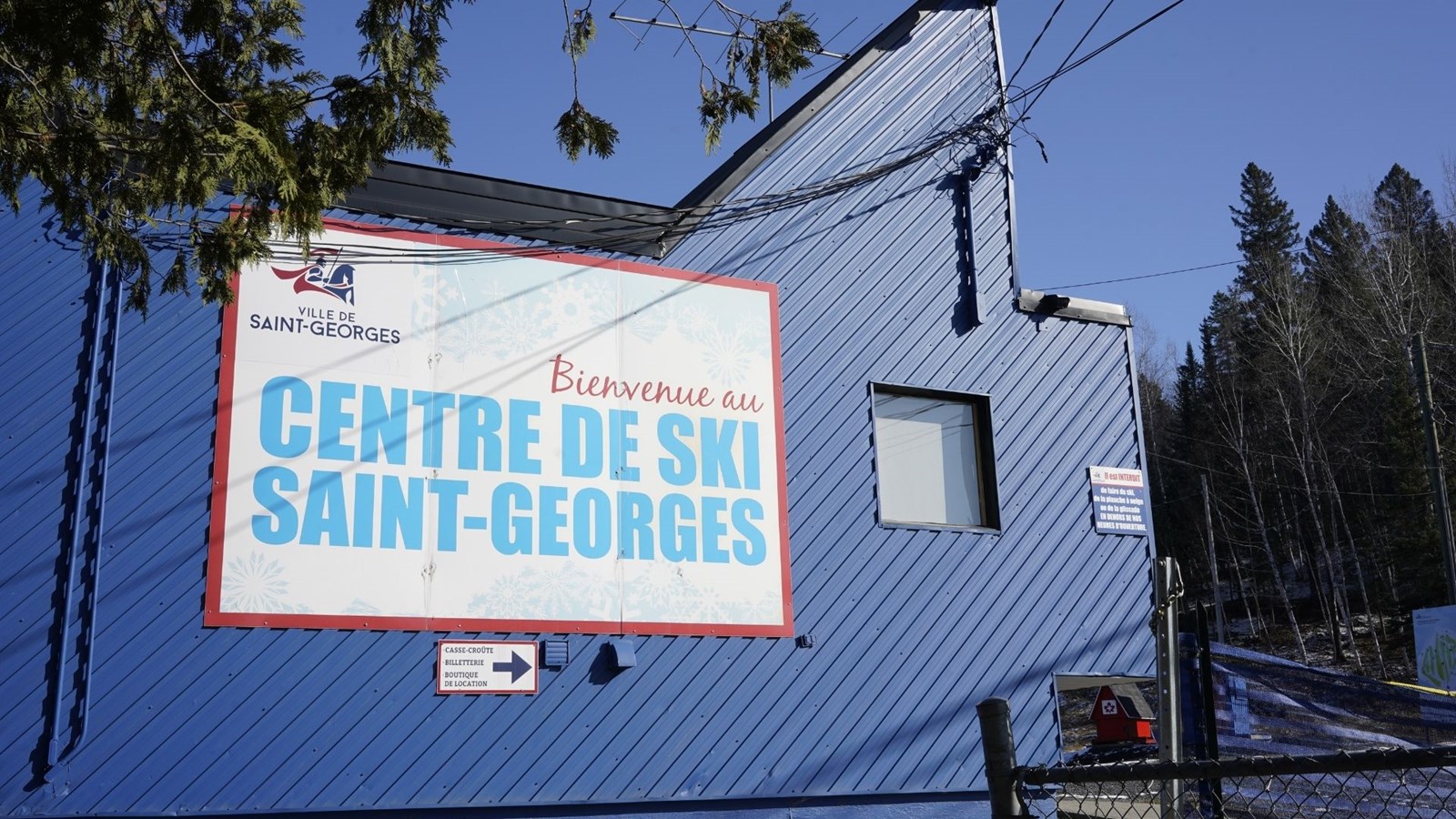 Le Centre de ski de Saint-Georges manque de neige pour ouvrir ses pistes