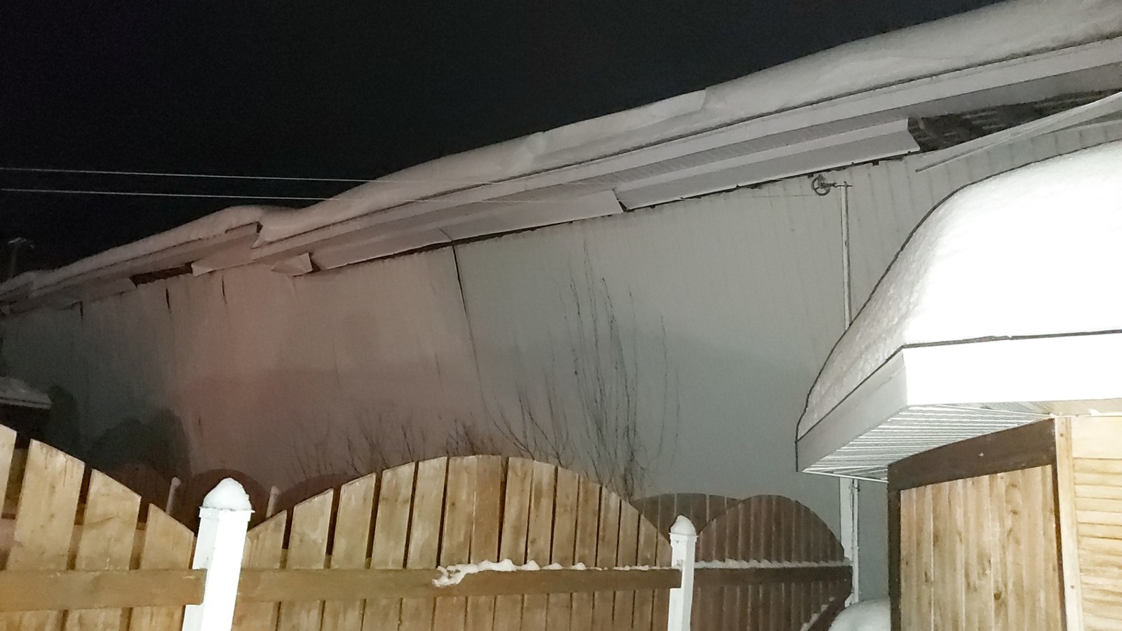 Affaissement du toit d'un entrepôt à bois chez Séchoirs de Beauce
