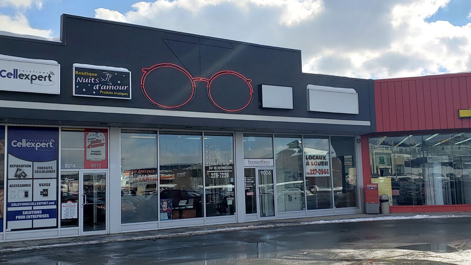 Le bureau se trouve au 9006 boulevard Lacroix à Saint-Georges.