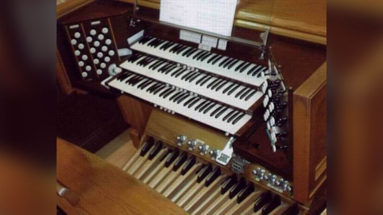 LE SUPERBE GRAND ORGUE DE L'ÉGLISE SAINT-GEORGES