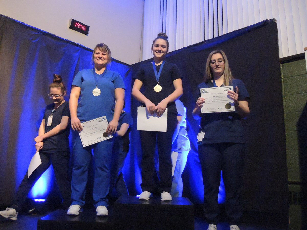 Les gagnantes dans la discipline Infirmiers et infirmières (SASI groupe finissant) : Marie-Line Asselin (or), Cynthia Lachance (argent), Tanya Dubé-Groleau (bronze).