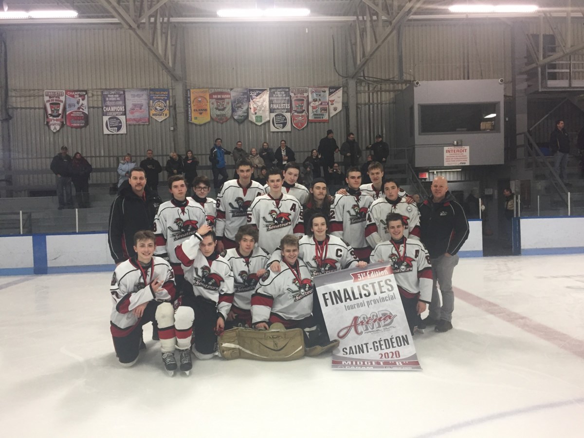 Les finalistes du tournoi, les Sénateurs de Delson
