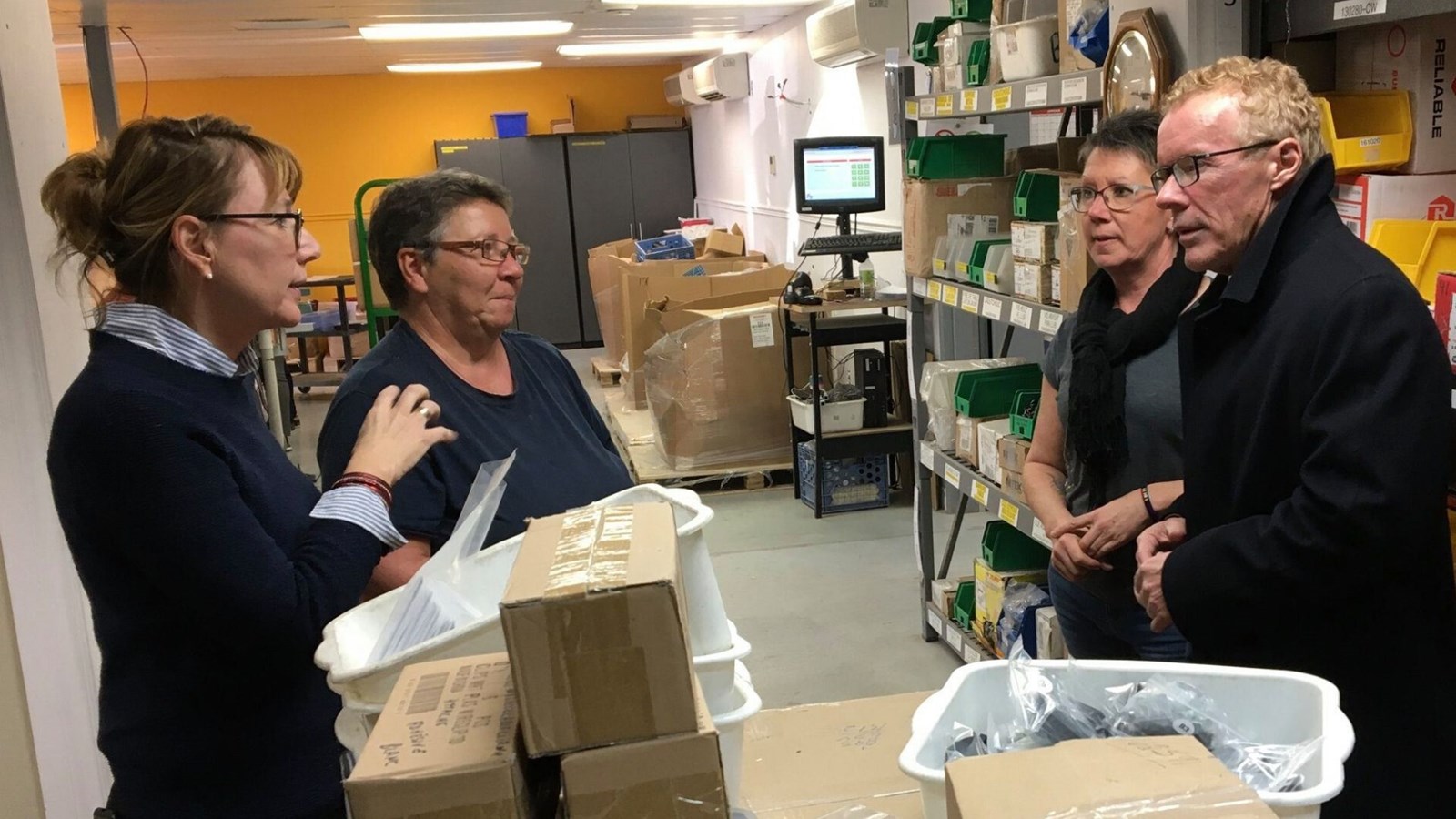 Lors de son passage à Sainte-Marie, le ministre Jean Boulet, a effectué une petite visite impromptue à l'entreprise «Coup de Pouce».