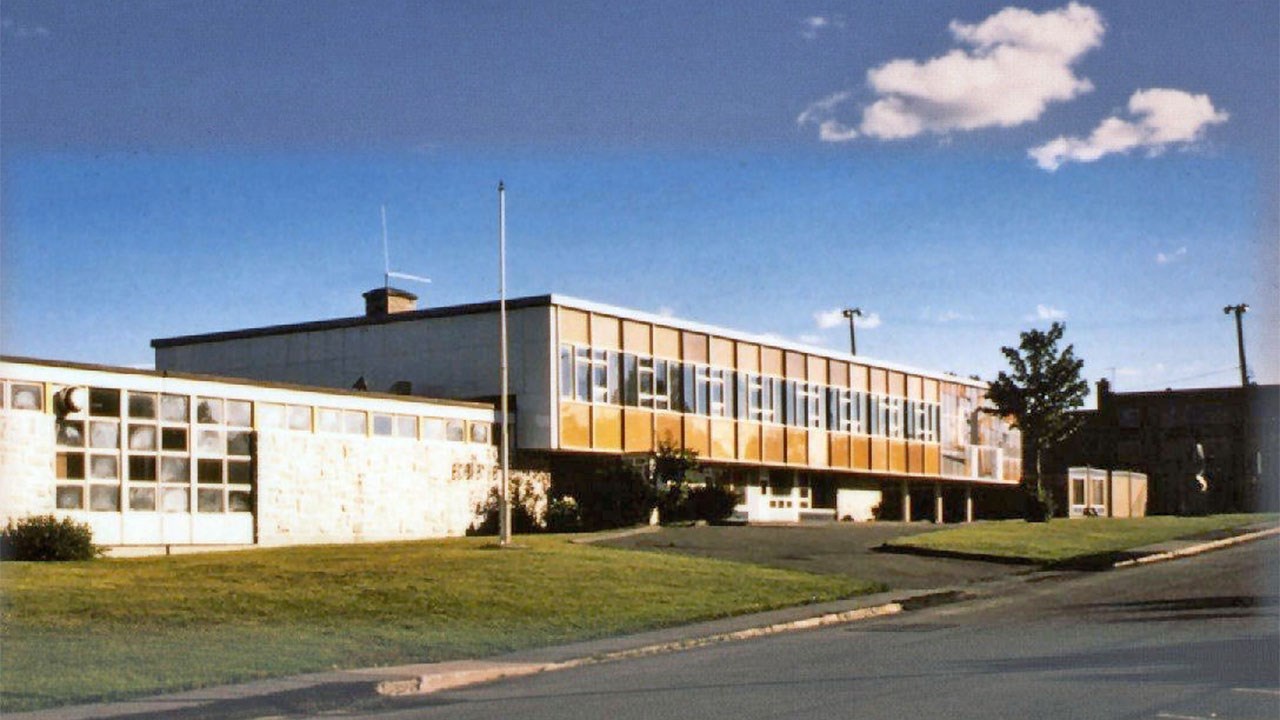 L'ÉCOLE D'ARTS ET MÉTIERS OU L'ÉCOLE POZER