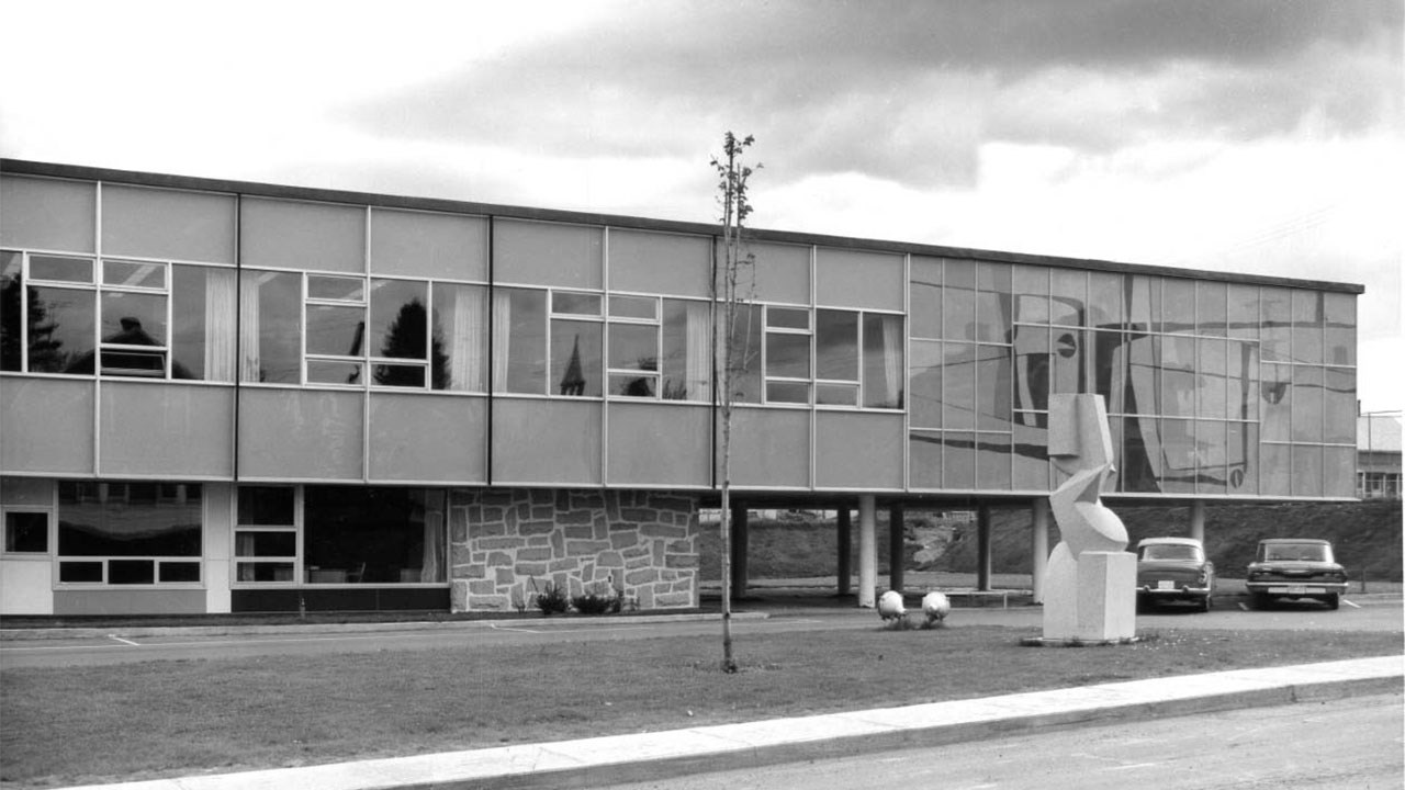 L'ÉCOLE D'ARTS ET MÉTIERS OU L'ÉCOLE POZER