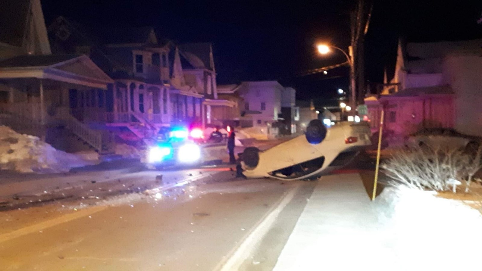 Une voiture percute un commerce à Vallée-Jonction