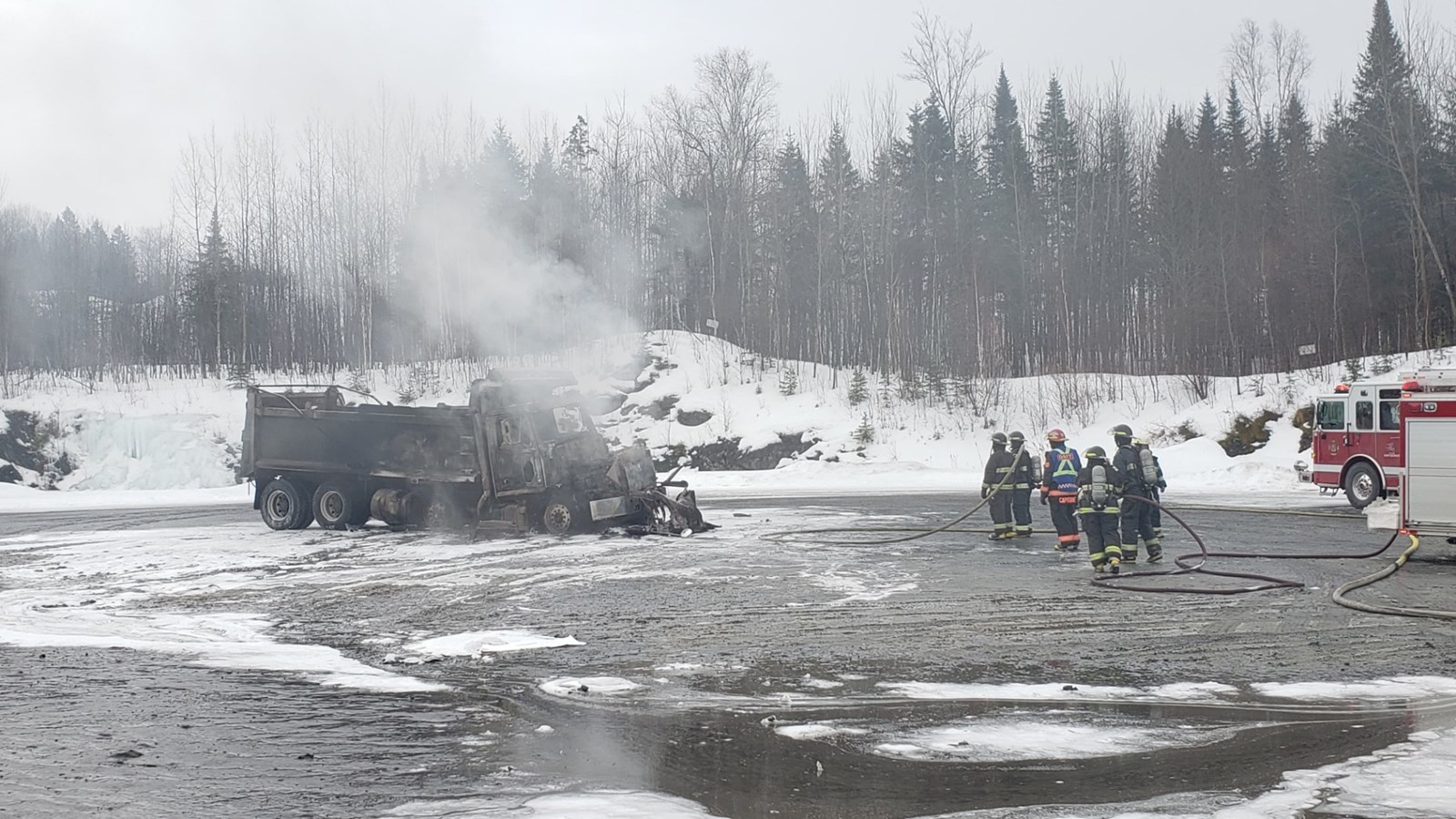 Un camion s'embrase sur la route 204 à Saint-Georges