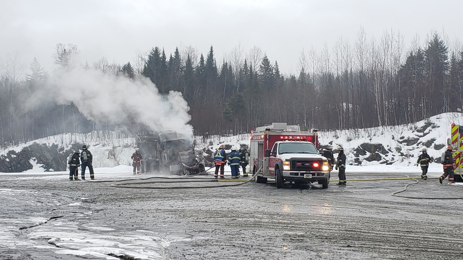 Un camion s'embrase sur la route 204 à Saint-Georges